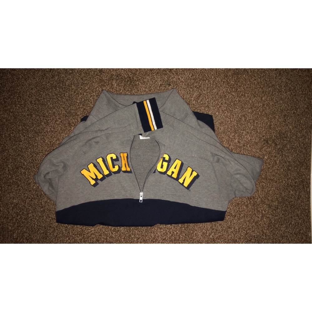 💙PINK U of M Quarter Zip💛